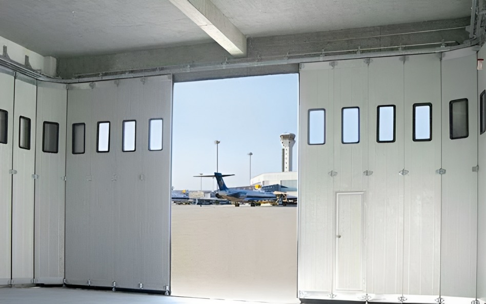 Puerta del hangar de helicópteros de la policía de Luoyang