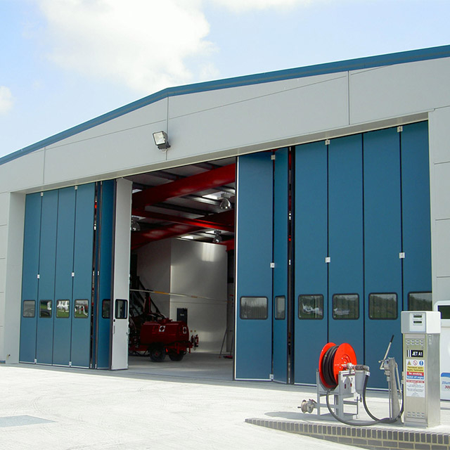 Puerta de hangar plegable corrediza