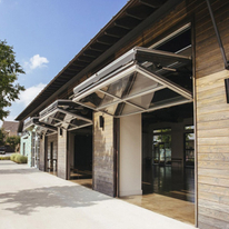 Puerta comercial de garaje vertical de vidrio repleto